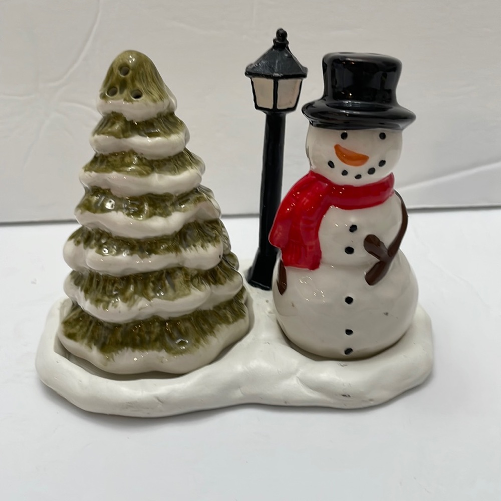 Santa and Christmas tree salt and pepper shakers on a platter with light pole.